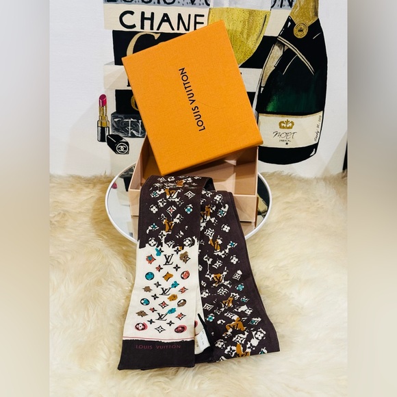 💎 LOUIS VUITTON Monogram Bandeau Size L 46” X 2.6” w/Box & Tag - Picture 8 of 9